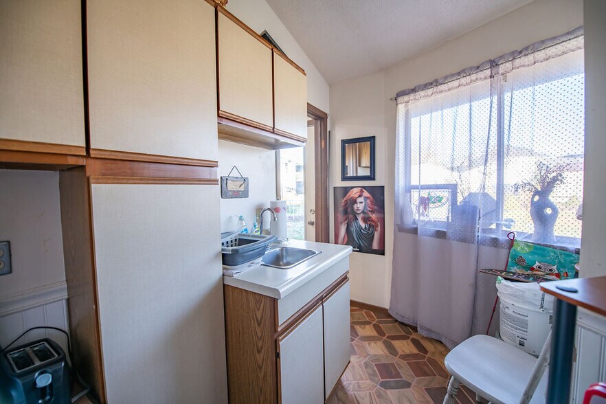 More Photos Of 411 W Canal St, Malvern General Retail For Sale