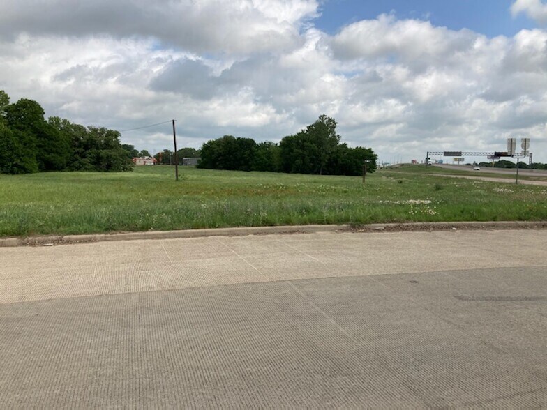More Photos Of SWC Interstate Highway 35E & East Crestview Drive, Lacy-Lakeview Land For Sale