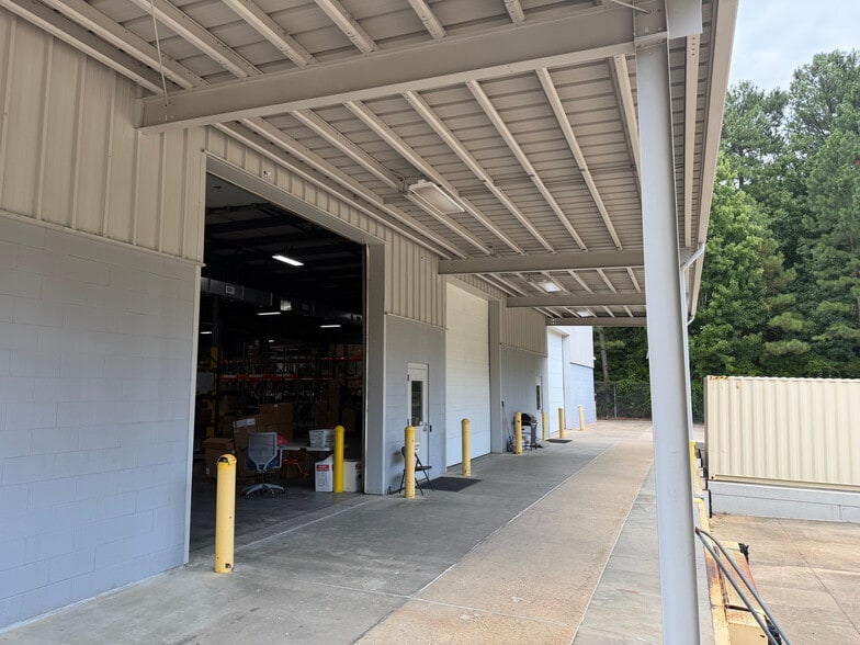 More Photos Of 1021 Classic Rd, Apex Light Distribution For Sale