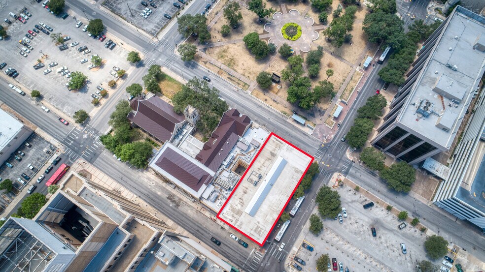 More Photos Of 800 Navarro St, San Antonio Office For Lease