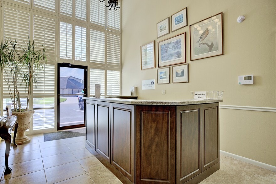 More Photos Of 4927 Southfork Dr, Lakeland Office For Sale