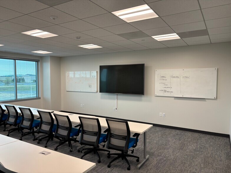 More Photos Of 21000 Atlantic Blvd, Dulles Office For Lease