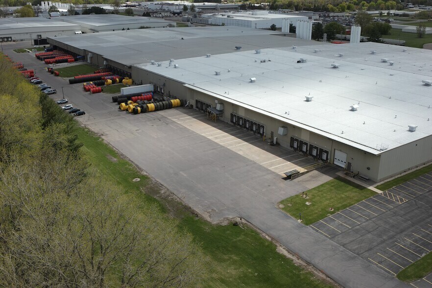 More Photos Of 1300 Sauk Ave, Baraboo Manufacturing For Lease