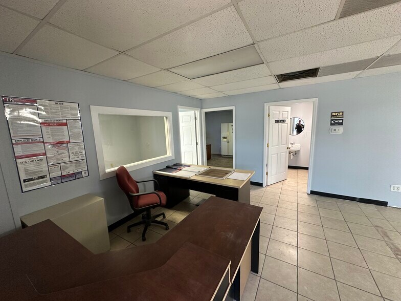 More Photos Of 1230 Industrial Park Rd, Columbia Warehouse For Lease