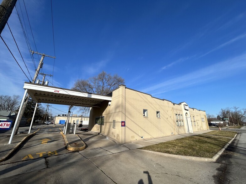 Primary Photo Of 701 W Old Ridge Rd, Hobart Bank For Sale