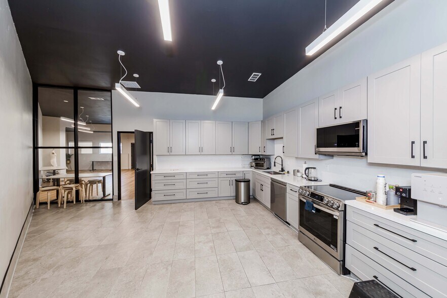 More Photos Of 2870 Foothill Blvd, La Crescenta Office For Sale