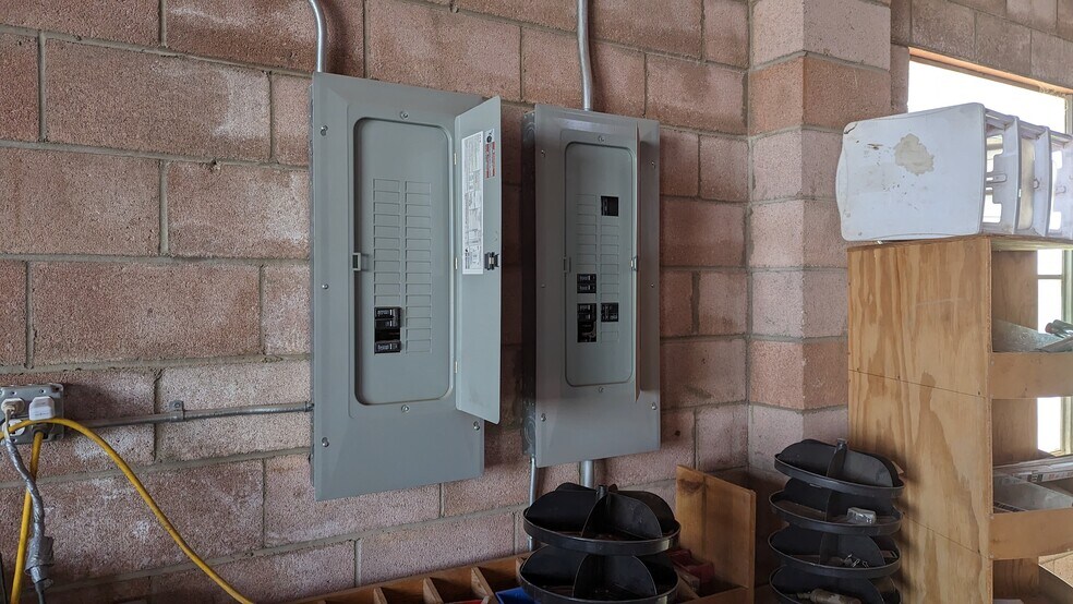 More Photos Of 1220 Mineral Wells Hwy, Weatherford Showroom For Sale