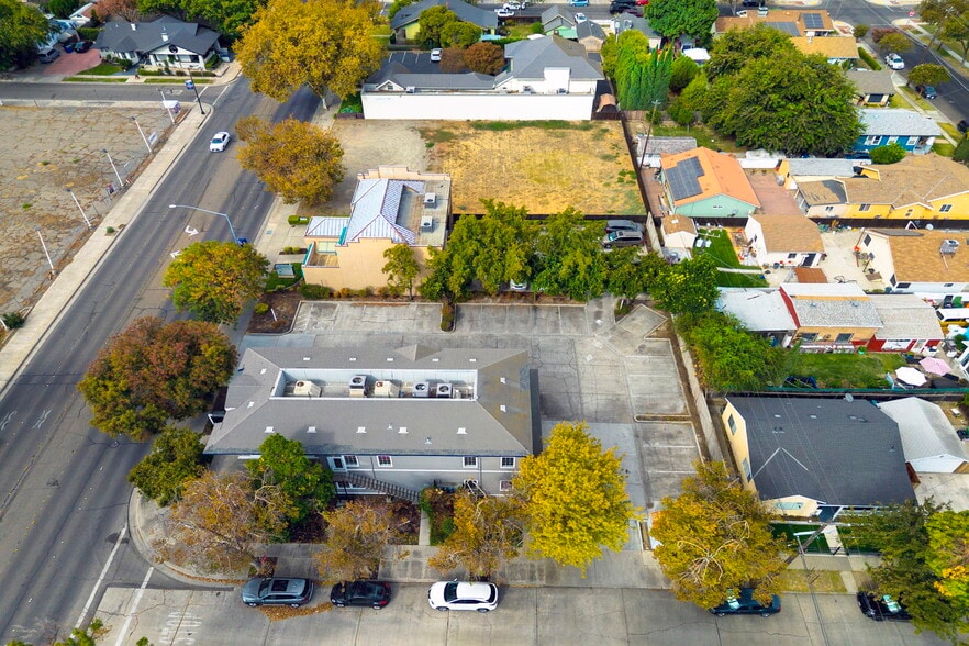 More Photos Of 403 W 11th St, Tracy Office For Sale