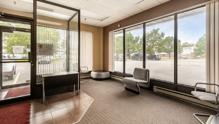 More Photos Of 1730-1790 Av Newton, Québec Warehouse For Lease