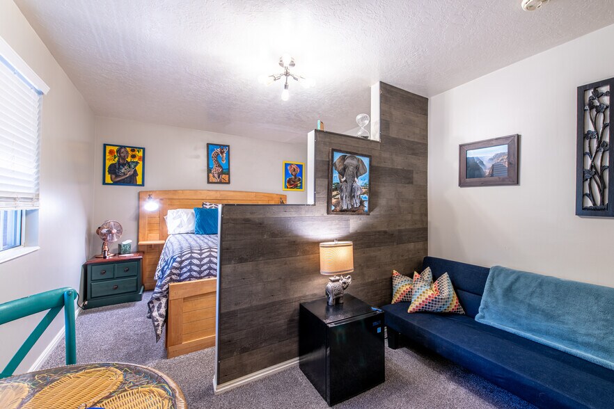 More Photos Of 29 Canyon View Dr, Springdale Hospitality For Sale