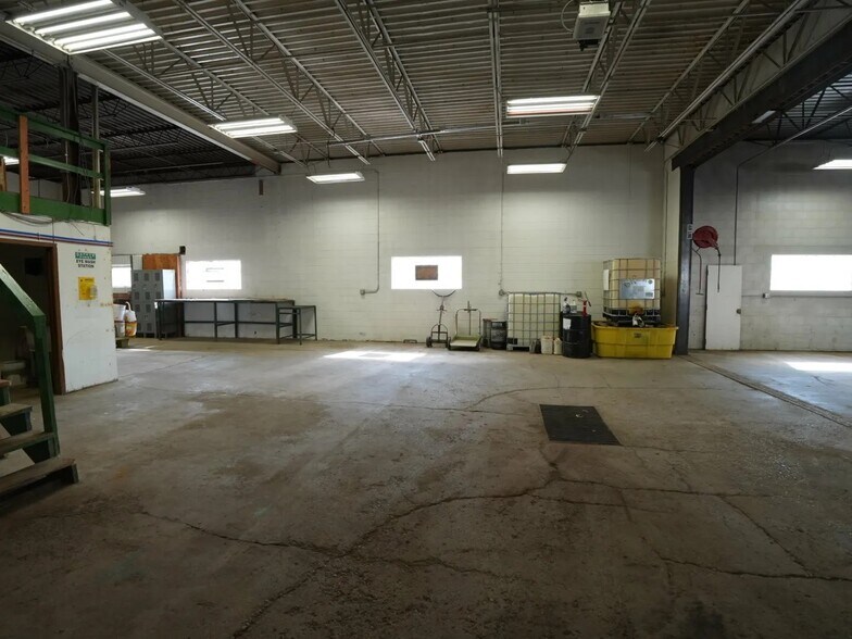 More Photos Of 103 1st St W, Williston Flex For Sale