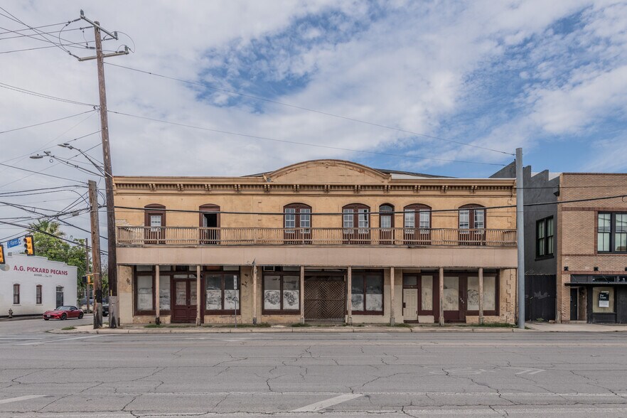 More Photos Of 1405 S Flores St, San Antonio Hospitality For Lease