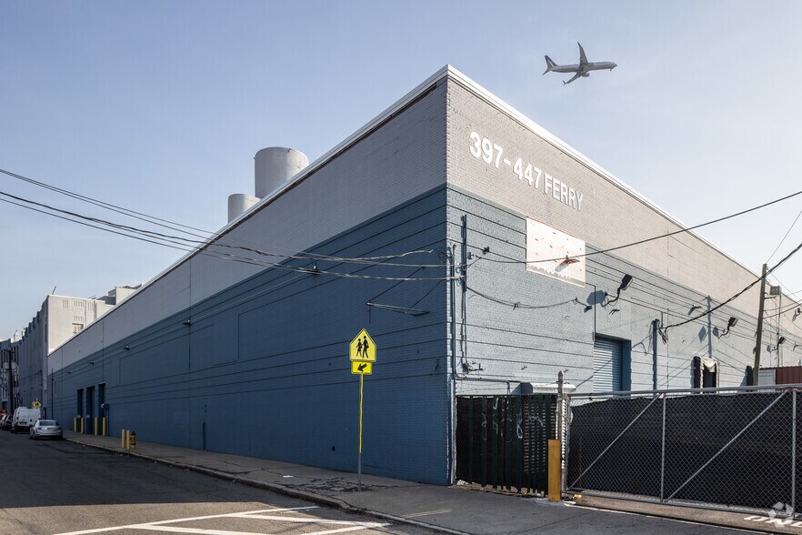 More Photos Of 397-447 Ferry St, Newark Manufacturing For Lease