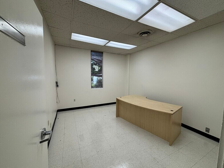 More Photos Of 625-725 San Aleso Ave, Sunnyvale Light Distribution For Lease
