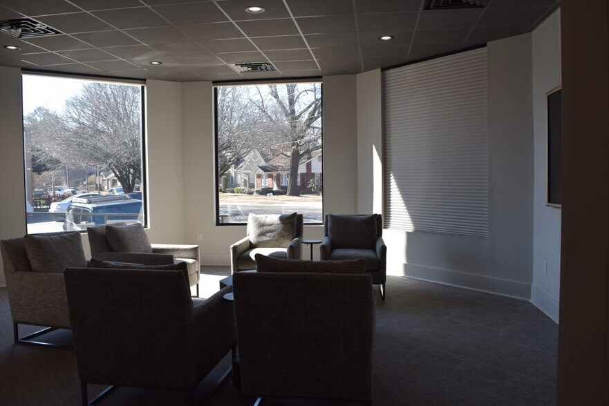 More Photos Of 4924 Kavanaugh Blvd, Little Rock Bank For Sale