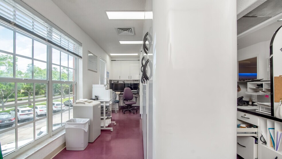 More Photos Of 7777 N University Dr, Tamarac Medical For Sale