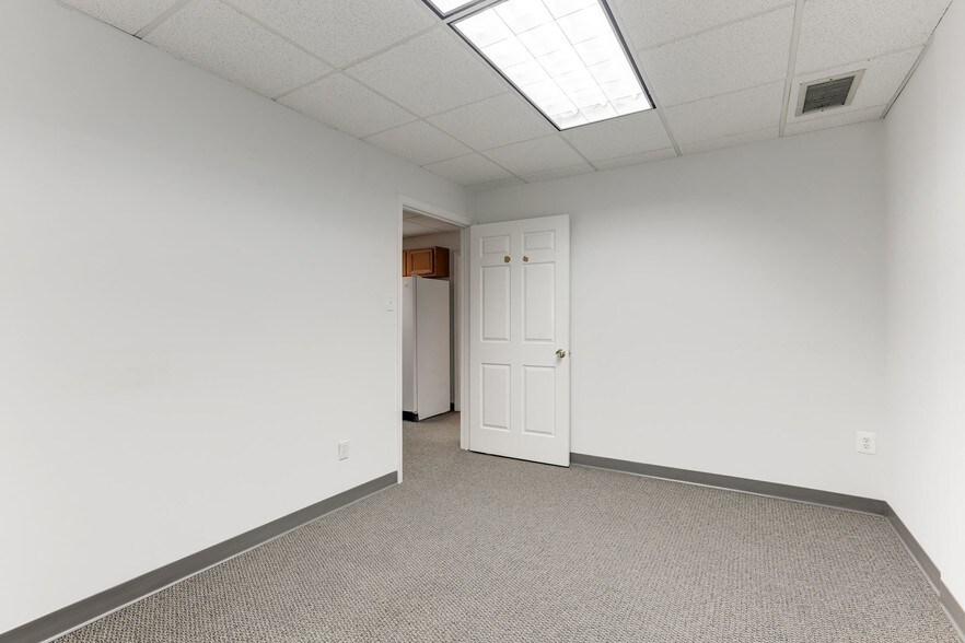 More Photos Of 2915-2917 Hunter Mill Rd, Oakton Medical For Sale