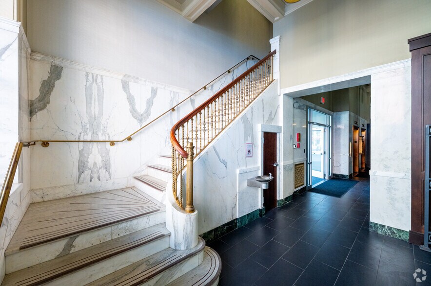 More Photos Of 112 W Jefferson Blvd, South Bend Office For Lease