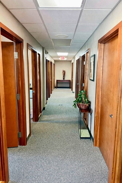 More Photos Of 536 N Richmond St, Appleton Office For Lease