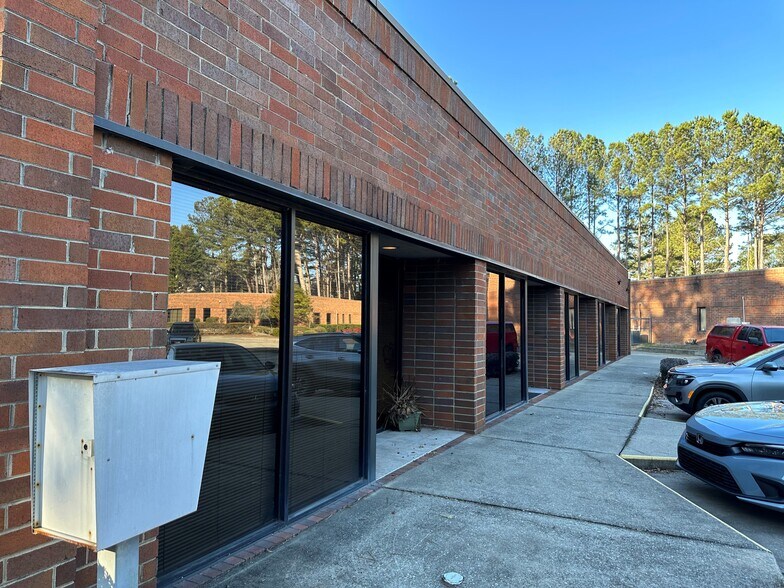 Primary Photo Of 120 Commerce Cir, Fayetteville Office For Sale