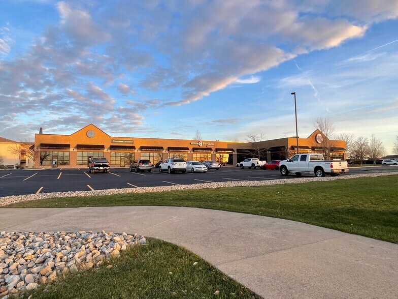 More Photos Of 5761 C St SW, Cedar Rapids General Retail For Lease