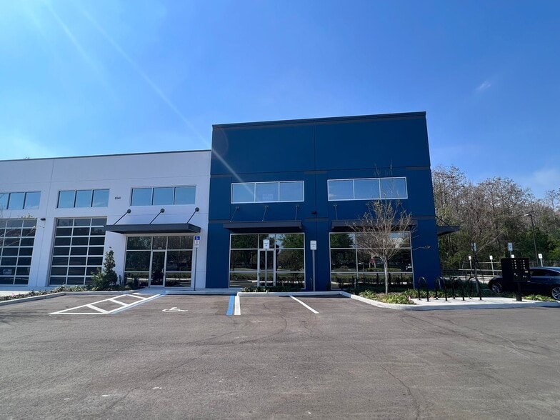 More Photos Of 8340 Southpark Cir, Orlando Flex For Lease