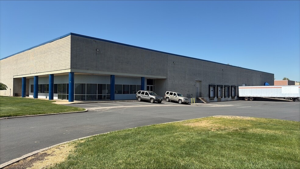 More Photos Of 104 Sunfield Ave, Edison Warehouse For Lease