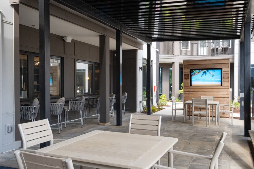 More Photos Of 930 W Mallard Creek Church Rd, Charlotte Apartments For Lease