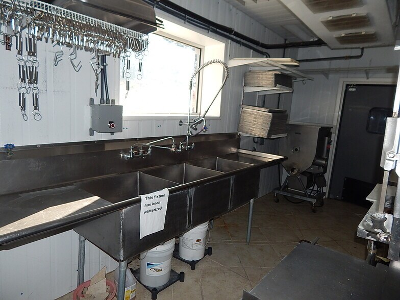 More Photos Of 6454 Highway 7, Bismarck Supermarket For Sale