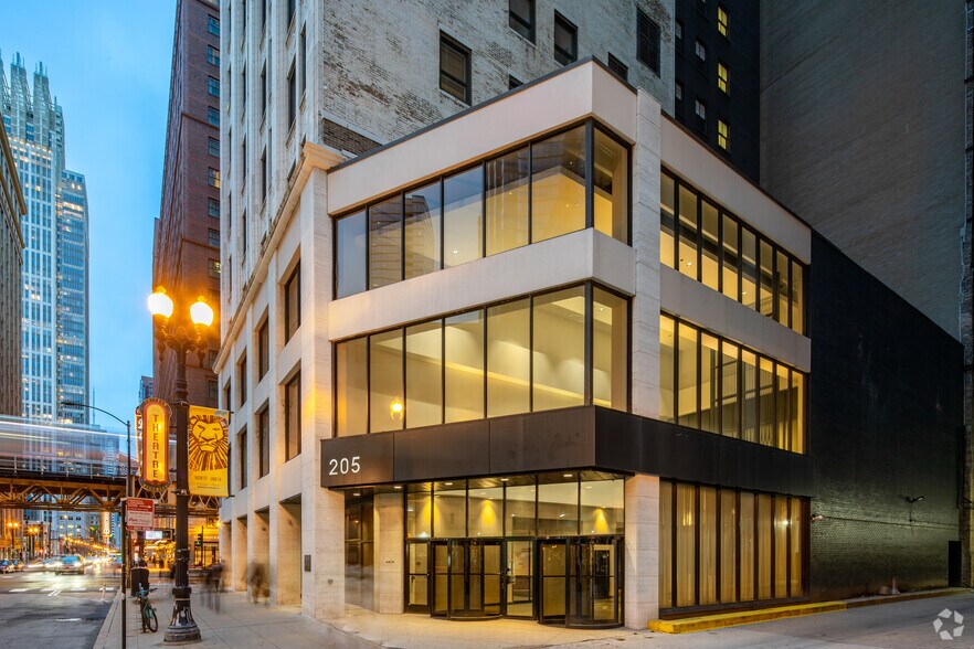 More Photos Of 205 W Randolph St, Chicago Office For Lease