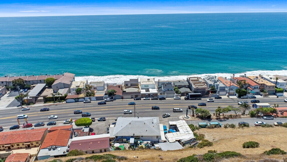 More Photos Of 21249 Pacific Coast Hwy, Malibu Storefront Retail Residential For Sale