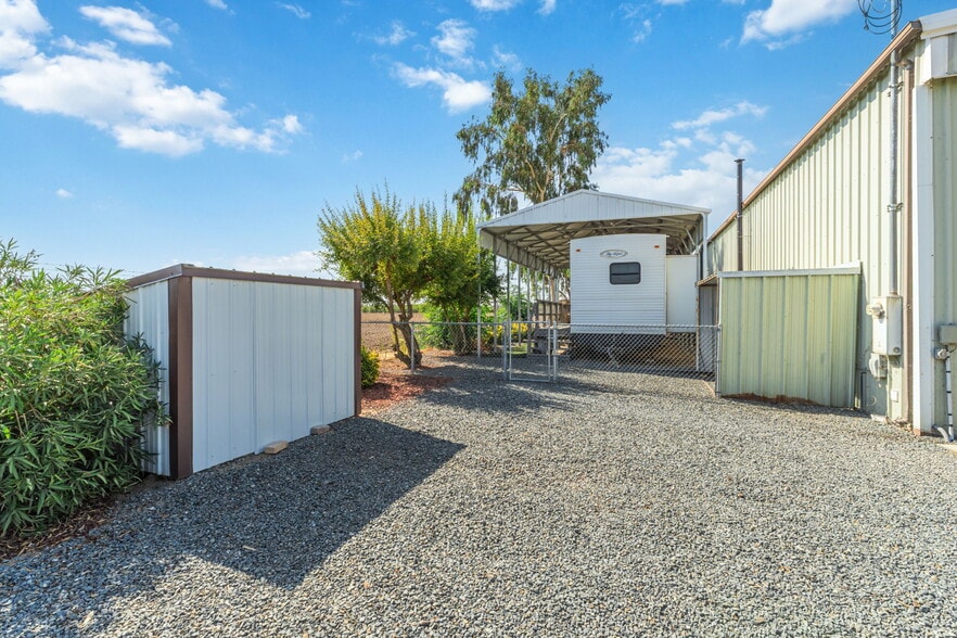 More Photos Of 23259 Avenue 64 Ave, Ducor Warehouse For Sale