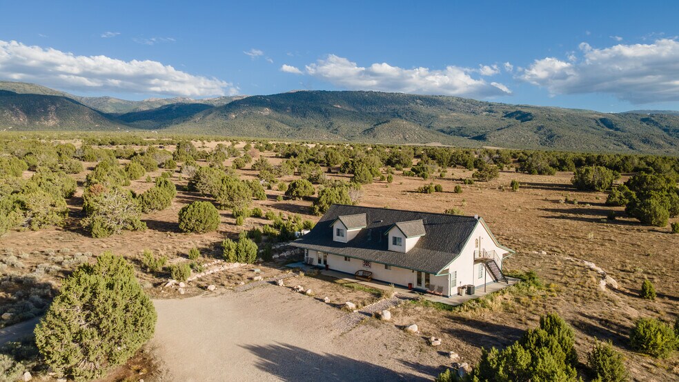 More Photos Of 11550 Pigeon Hollow Rd, Spring City Hotel For Sale