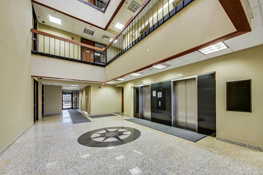 More Photos Of 10700 W Higgins Rd, Rosemont Loft Creative Space For Sale