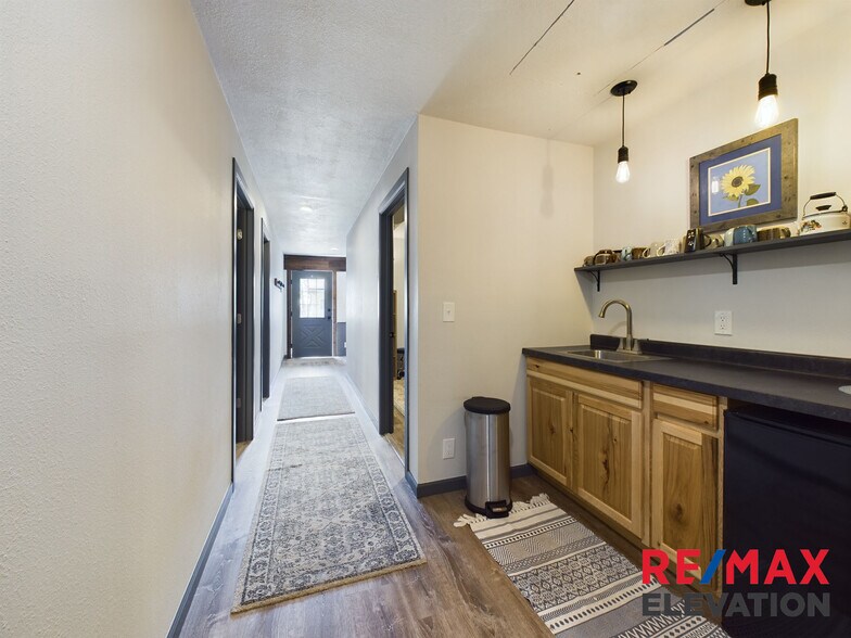 More Photos Of 915 W Fetterman St, Buffalo Office For Sale