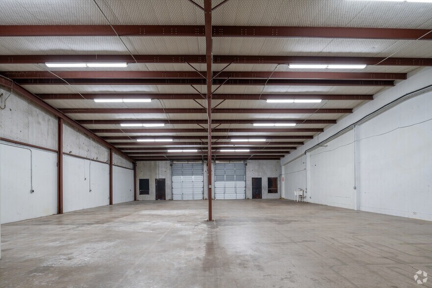 More Photos Of 501 W Powell Ln, Austin Unknown For Lease