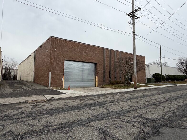More Photos Of 243 Veterans Blvd, Carlstadt Warehouse For Sale