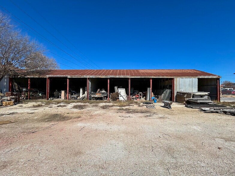 More Photos Of 309-325 S Salado St, San Antonio Warehouse For Sale