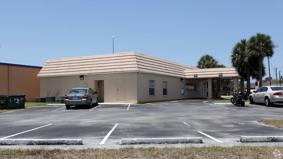 More Photos Of 7231 S Tamiami Trl, Sarasota Bank For Lease