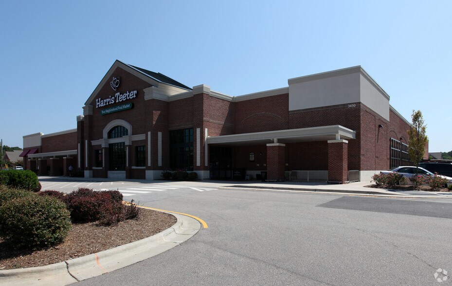 More Photos Of 3430 Ten Ten Rd, Cary Supermarket For Lease