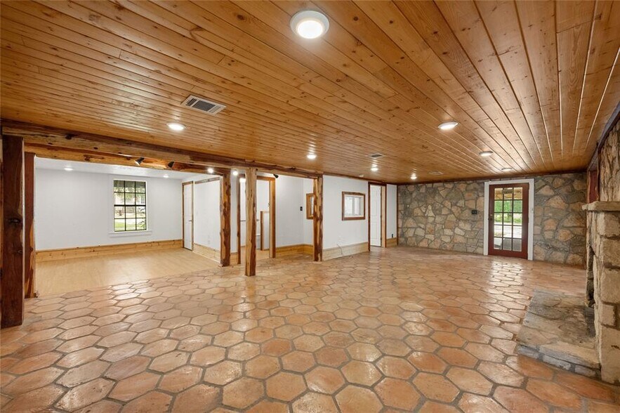 More Photos Of 704 FM 2325, Wimberley Office For Sale