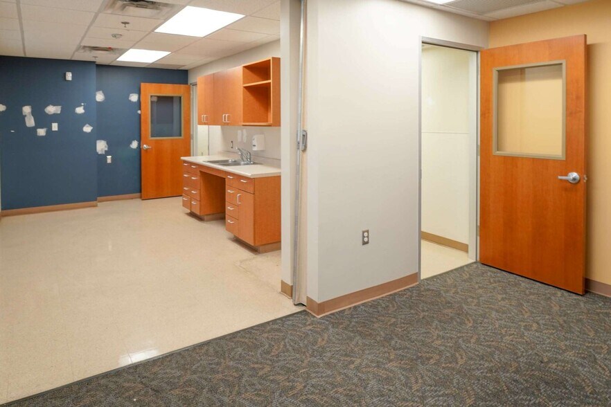 More Photos Of 916 Houston St, Laredo Medical For Lease