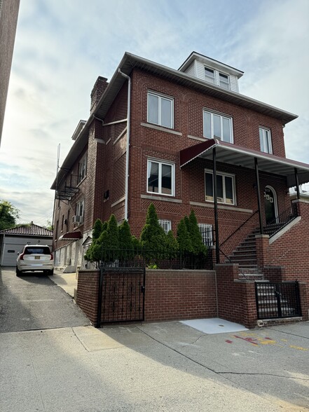 Primary Photo Of 3179 Rochambeau Ave, Bronx Apartments For Sale