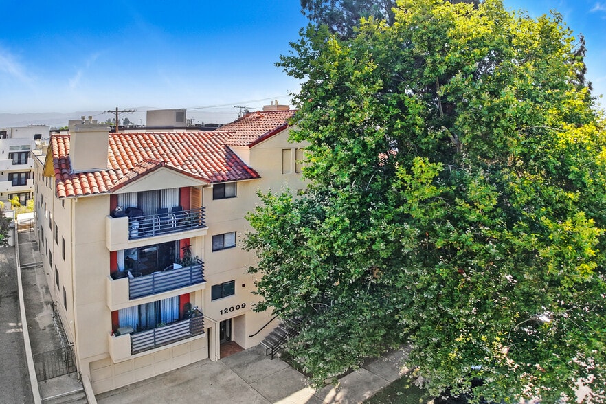 More Photos Of 12009 Hoffman St, Studio City Apartments For Sale