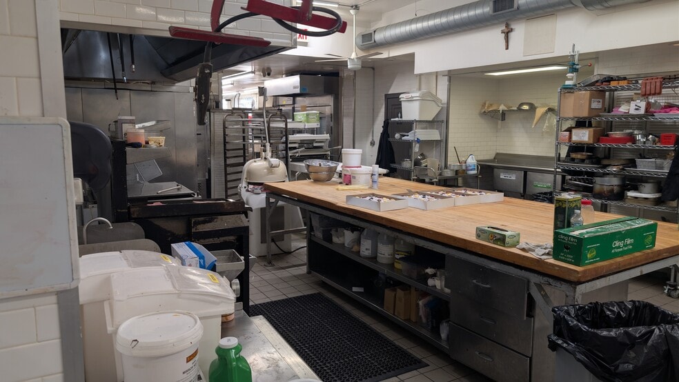 More Photos Of 5742-5744 N Milwaukee Ave, Chicago Storefront Retail Residential For Lease