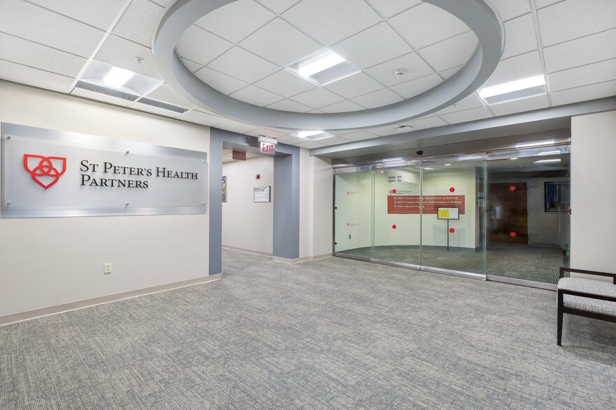 More Photos Of 400 Patroon Creek Blvd, Albany Medical For Lease