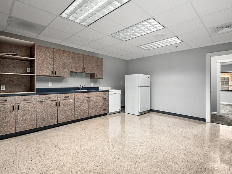 More Photos Of 4-18 Biltmore Ave, Asheville Office For Lease