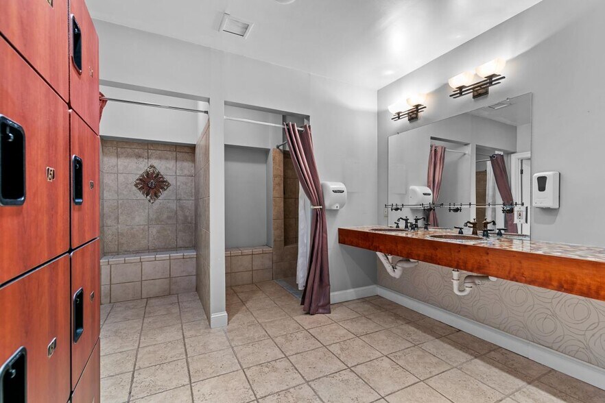 More Photos Of 2-4 Water St, Guilford Storefront Retail Office For Lease