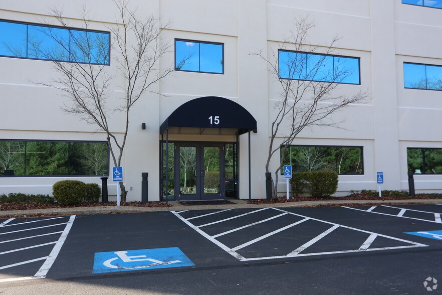 More Photos Of 15 Dartmouth Dr, Auburn Office For Lease