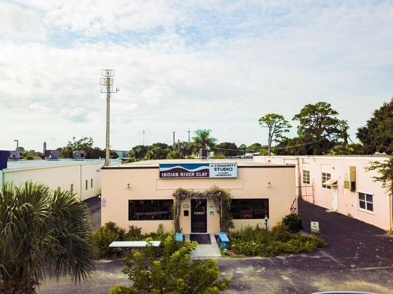More Photos Of 1239 16th St, Vero Beach Storefront For Sale